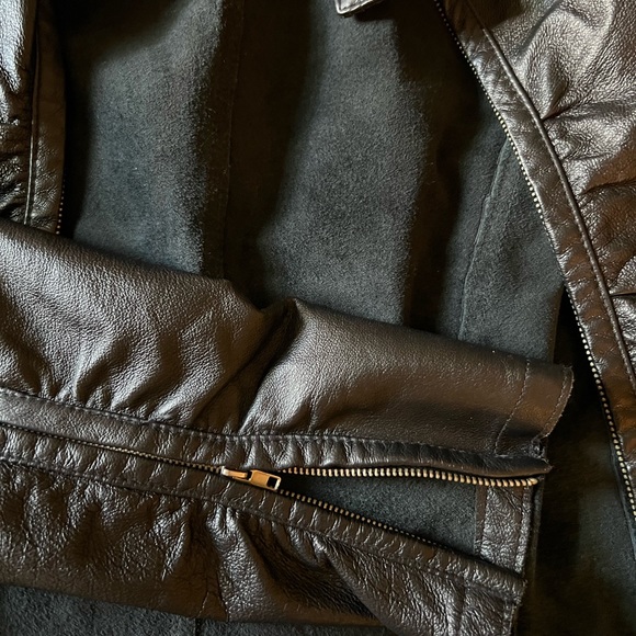 Butsina 100% Leather Women’s Jacket - Picture 3 of 4